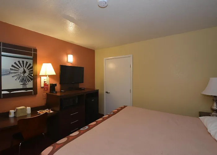 Super 8 By Wyndham Midwest City Ok