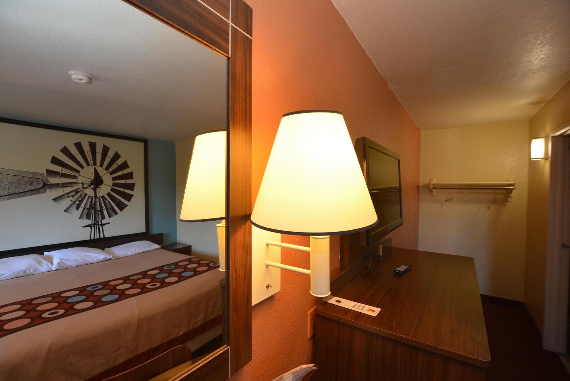 Motel Super 8 By Wyndham Midwest Ok 2*